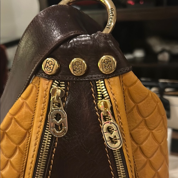 NWT Marino Orlandi Yellow slingback/ backpack shoulder bag w. leather design - Picture 7 of 14